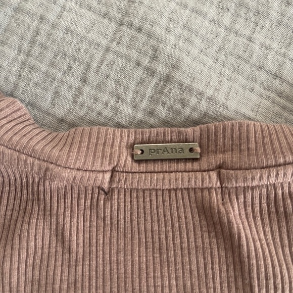PrAna pink/mauve baby tee size XS, very stretchy! - Picture 4 of 5